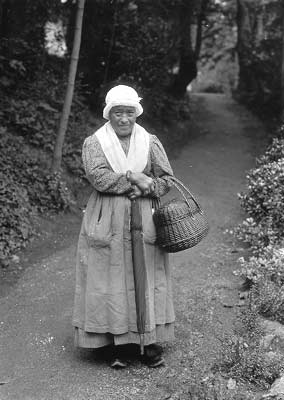 Costume auvergnate - Copyright: BnF/Gallica